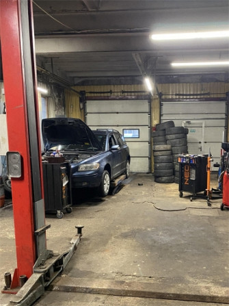 Telpas ar trīs iebrauktuvēm/paceļamajiem vārtiem Ganību dambī.  Paceļamie vārti iziet uz Rīga - foto 3