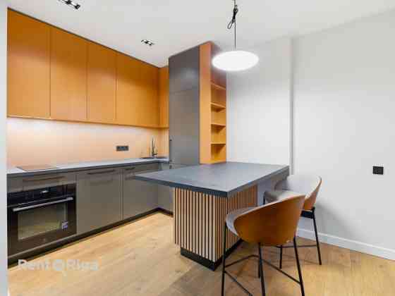 Izīrē modernu un mājīgu 3-istabu dzīvokli renovētā projektā  Augustīnes dārzs.  Augustīnes dārzs ir  Rīga