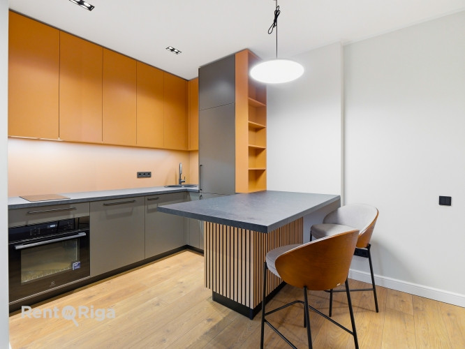 Izīrē modernu un mājīgu 3-istabu dzīvokli renovētā projektā  Augustīnes dārzs. Rīga - foto 1