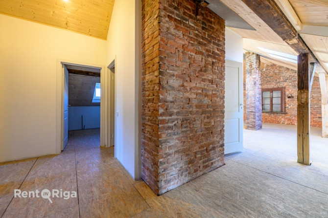 Plašs mansarda dzīvoklis Vecliepājas sirdī ar perspektīvu plānojumu!  Bonuss: Dzīvoklim ir Liepāja - foto 1