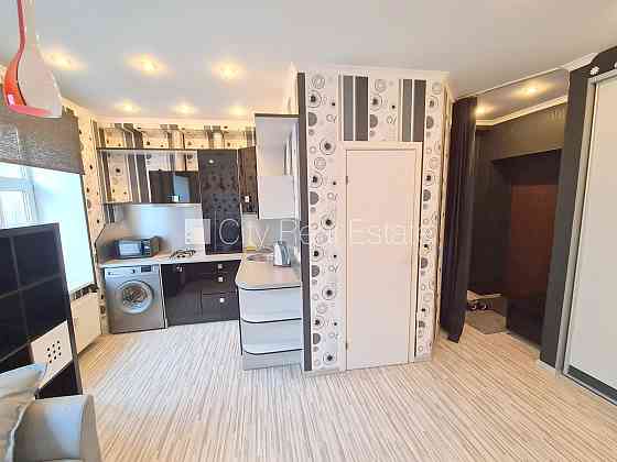 Здание во дворе, реновированный дом, закрытый двор, вход со двора, лифт, Rīga