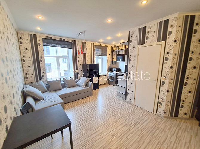 Pagalma ēka, renovēta māja, slēgts pagalms, ieeja no pagalma, ir lifts, kāpņu telpa pēc Rīga - foto 1