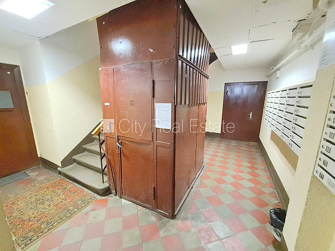 Pagalma ēka, renovēta māja, slēgts pagalms, ieeja no pagalma, ir lifts, kāpņu telpa pēc Rīga - foto 20