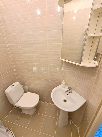 Pagalma ēka, renovēta māja, slēgts pagalms, ieeja no pagalma, ir lifts, kāpņu telpa pēc Rīga - foto 17