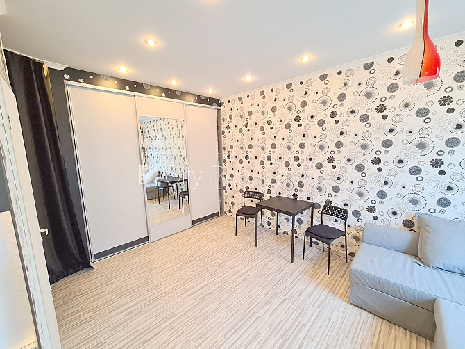 Pagalma ēka, renovēta māja, slēgts pagalms, ieeja no pagalma, ir lifts, kāpņu telpa pēc Rīga - foto 12