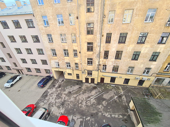 Pagalma ēka, renovēta māja, slēgts pagalms, ieeja no pagalma, ir lifts, kāpņu telpa pēc Rīga - foto 14