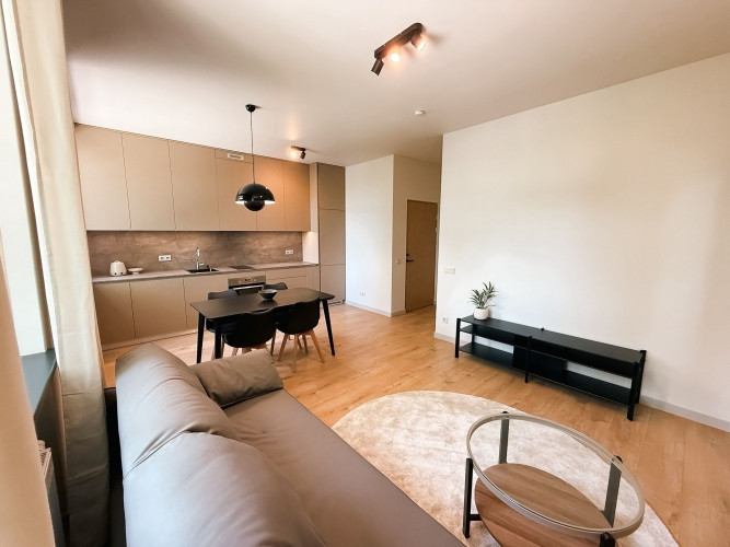 Сдаётся полностью отремонтированная 2комнатная квартира!  Здание прошло полную Рига - изображение 1