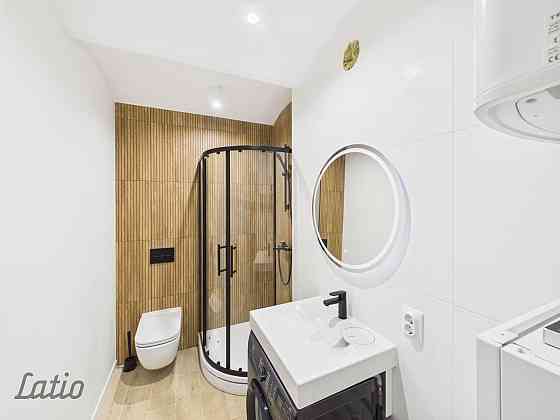 Moderns 2 istabu dzīvoklis Rīgas centrā  blakus parkiem, ar privātu autostāvvietu.
Tikko pabeigts pi Рига