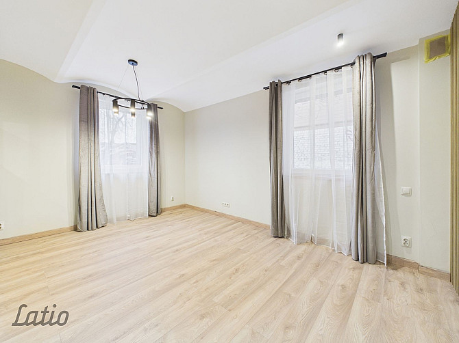 Moderns 2 istabu dzīvoklis Rīgas centrā  blakus parkiem, ar privātu autostāvvietu.
Tikko Rīga - foto 7