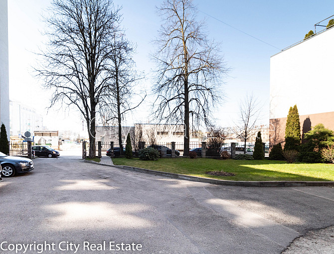 Pagalma māja, renovēta māja, labiekārtots apzaļumots pagalms, slēgts pagalms, kāpņu telpa Rīga - foto 15