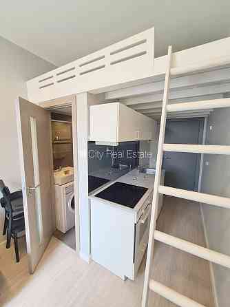 Фасадный дом, реновированный дом, закрытый двор, вход с улицы, лестничная клетка Rīga