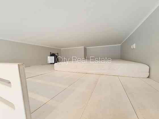 Фасадный дом, реновированный дом, закрытый двор, вход с улицы, лестничная клетка Rīga