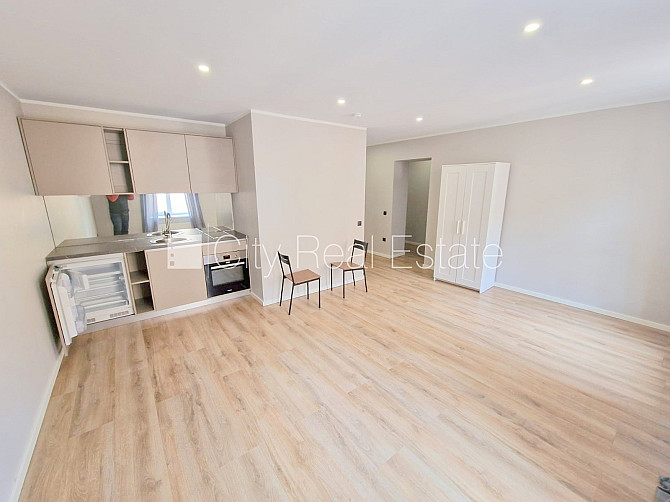 Pagalma ēka, renovēta māja, slēgts pagalms, ieeja no ielas un pagalma, kāpņu telpa pēc Rīga - foto 1