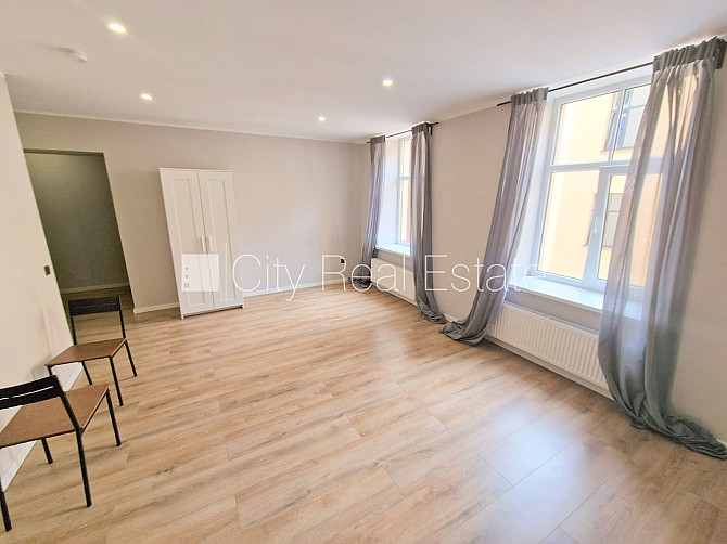 Pagalma ēka, renovēta māja, slēgts pagalms, ieeja no ielas un pagalma, kāpņu telpa pēc Rīga - foto 11