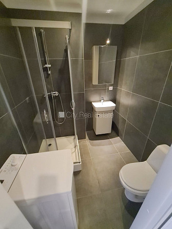 Pagalma ēka, renovēta māja, slēgts pagalms, ieeja no ielas un pagalma, kāpņu telpa pēc Rīga - foto 13