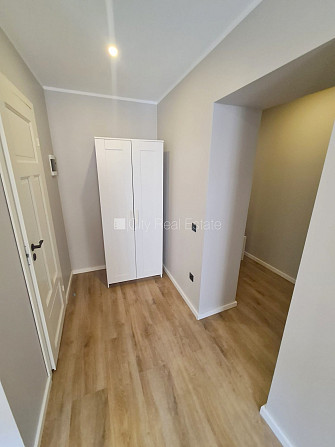 Pagalma ēka, renovēta māja, slēgts pagalms, ieeja no ielas un pagalma, kāpņu telpa pēc Rīga - foto 12