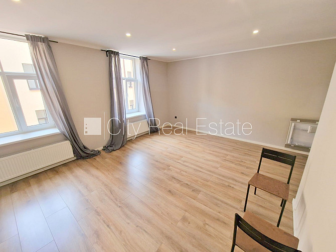 Pagalma ēka, renovēta māja, slēgts pagalms, ieeja no ielas un pagalma, kāpņu telpa pēc Rīga - foto 5