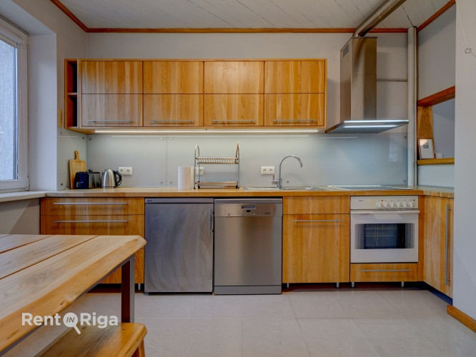 Mājīga māja ar terasi un dārzu Šampēterī  Piedāvājam īrei mājīgu un funkcionālu māju Rīga - foto 5