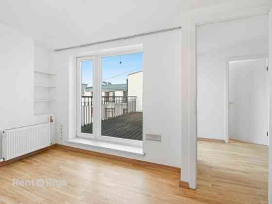 Предлагается светлая и просторная двухуровневая квартира, расположенная на 5 и 6 Rīga