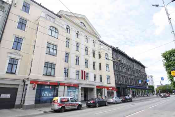 Офис в отреставрированном офисном здании .  + 3 этаж. + Высокие потолки, большие Rīga