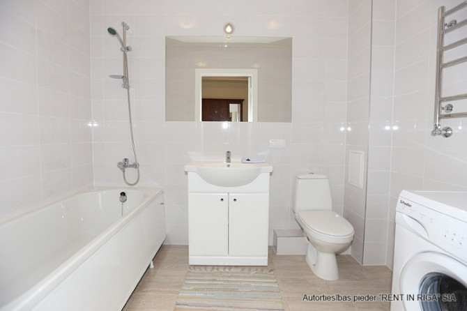 Warm and quiet 1-bedroom apartment with a cozy aura in a renovated pre-war building at Brīvības Stre Рига - изображение 9