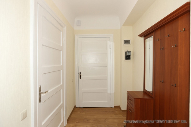 Warm and quiet 1-bedroom apartment with a cozy aura in a renovated pre-war building at Brīvības Stre Рига - изображение 7