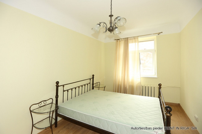 Warm and quiet 1-bedroom apartment with a cozy aura in a renovated pre-war building at Brīvības Stre Рига - изображение 5