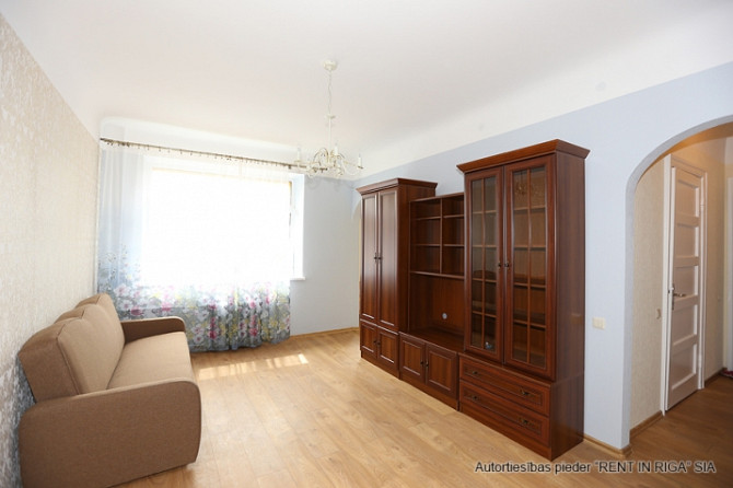 Warm and quiet 1-bedroom apartment with a cozy aura in a renovated pre-war building at Brīvības Stre Рига - изображение 4