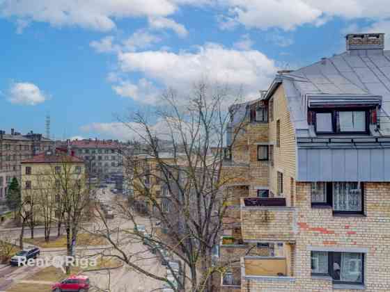 Продаётся просторная мансардная квартира в центре Риги!  Это место с историей, Рига