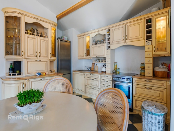 Продаётся просторная мансардная квартира в центре Риги!  Это место с историей, Рига - изображение 9