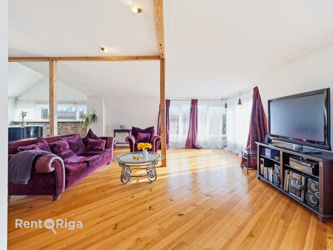 Продаётся просторная мансардная квартира в центре Риги!  Это место с историей, Рига - изображение 1