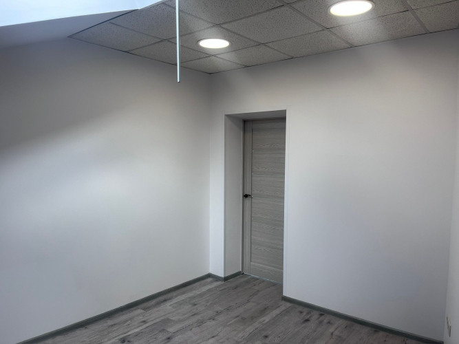 Tikko pēc remonta biroja telpas Krišjāņa Barona ielā 130, Rīgā.  Telpas ir gaišas, Rīga - foto 15