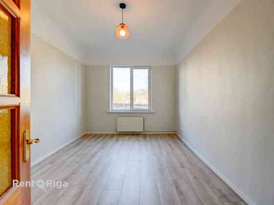 Просторная и солнечная 3-комнатная квартира сдается в долгосрочную аренду в Рига