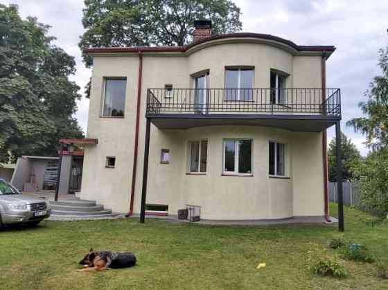 Двухэтажный частный дом в Зипниеккалнсе с большим участком земли.  Объект Rīga