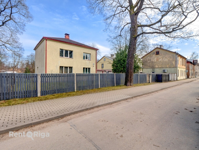 Двухэтажный частный дом в Зипниеккалнсе с большим участком земли.  Объект Рига - изображение 10