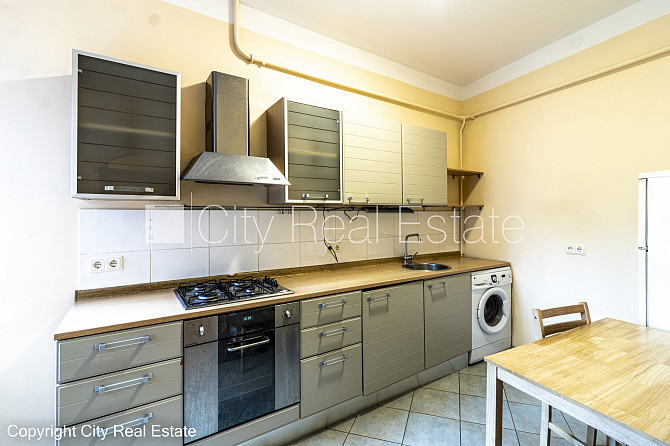 Фасадный дом, реновированный дом, вход со двора, лифт, лестничная клетка после Рига - изображение 8