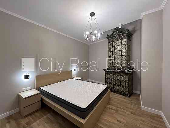 Дом во дворе, реновированный дом, благоустроенная озеленённая территория, место Рига