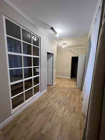 Дом во дворе, реновированный дом, благоустроенная озеленённая территория, место Рига