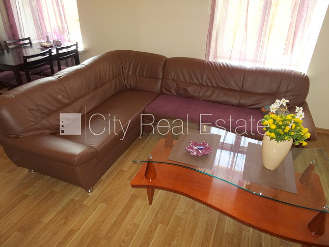 Дом во дворе, реновированный дом, благоустроенная озеленённая территория, место Рига - изображение 13