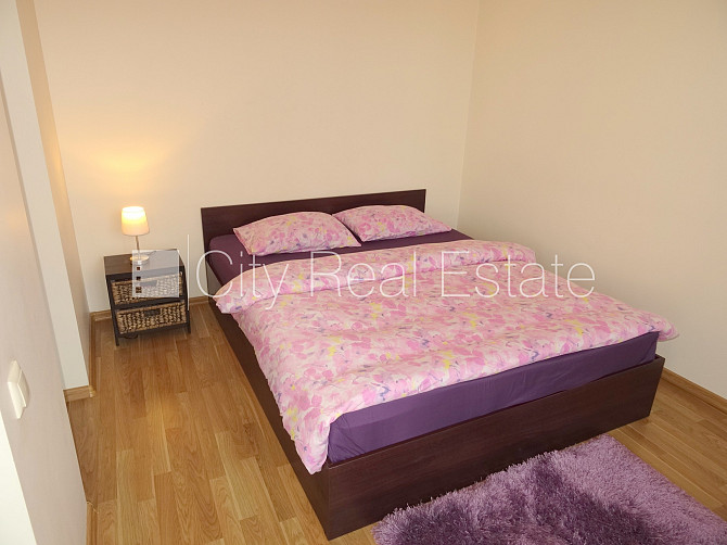 Дом во дворе, реновированный дом, благоустроенная озеленённая территория, место Рига - изображение 16