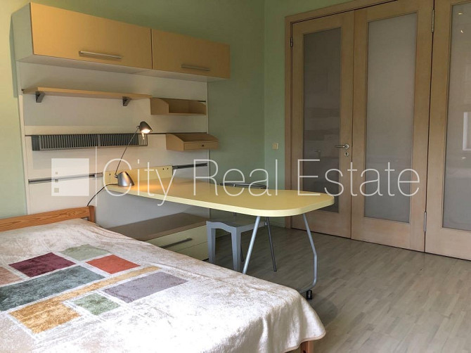 Фасадный дом, место для машины, лестничная клетка после косметического ремонта, Рига - изображение 11