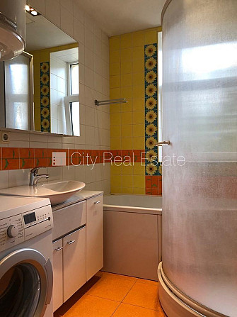 Фасадный дом, место для машины, лестничная клетка после косметического ремонта, Рига - изображение 12