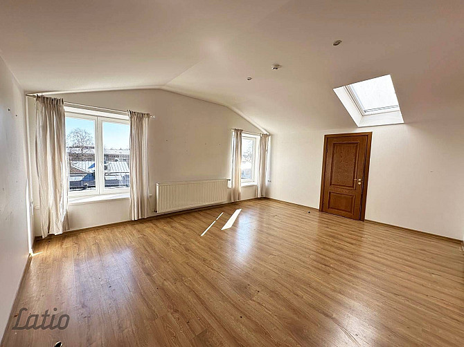 Četru istabu dzīvoklis 2017.gadā renovētā mūra nama, kas būvēts funkcionālisma stilā 1934.gadā, mans Рига - изображение 1