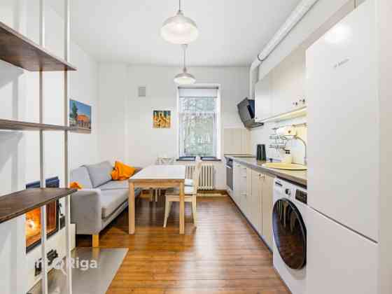 Очаровательная квартира у края парка Яунатнес дарзс, сохранившая историческую Rīga