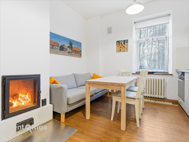 Šarmants dzīvoklis Jaunatnes dārza malā, kam saglabāta vēsturiskā Āgenskalna aura! Rīga - foto 4