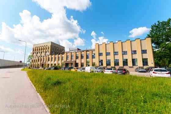 Торговые помещения с отдельным входом со стороны двора, Пурвциемс  рядом с T/C Domina Rīga