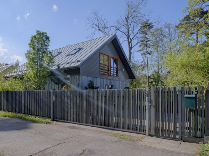 Tiek pārdota plaša, mūsdienīga un gaiša ģimenes māja Jaundubultos ar atsevišķu viesu māju Jūrmala - foto 11