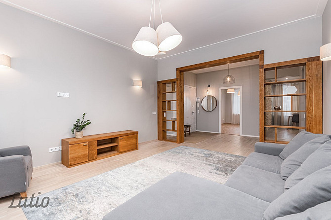 Moderns, pilnībā atjaunots trīs guļamistabu dzīvoklis īrei - ar atsevišķu virtuvi un dalītu sanmezgl Рига - изображение 4