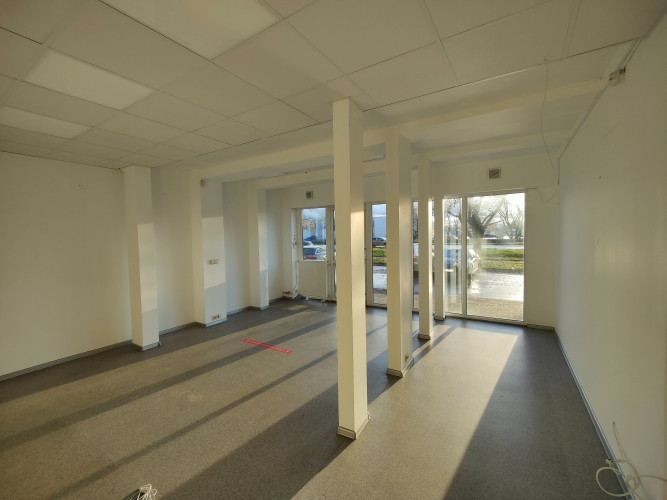 Торговые помещения на Московской улице 425a, у края шоссе.  Помещение состоит из Рига - изображение 5