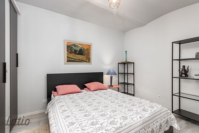 Izīrē ilgtermiņā mēbelētu un ar sadzīves tehniku aprīkotu divistabu dzīvokli pirmskara laika ēkā And Рига - изображение 5